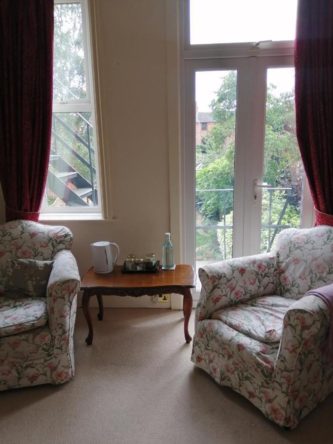 Ambles Bed and Breakfast Northampton Exteriör bild